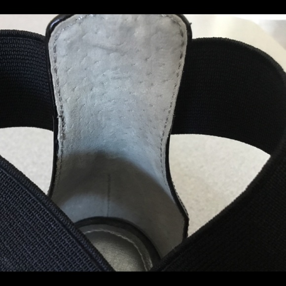 Ellen Tracy black wedge backed sandals NEW. 9.5 - Picture 2 of 6